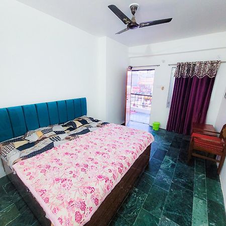 Hotel Pushpa Vatika Faizābād Exterior foto