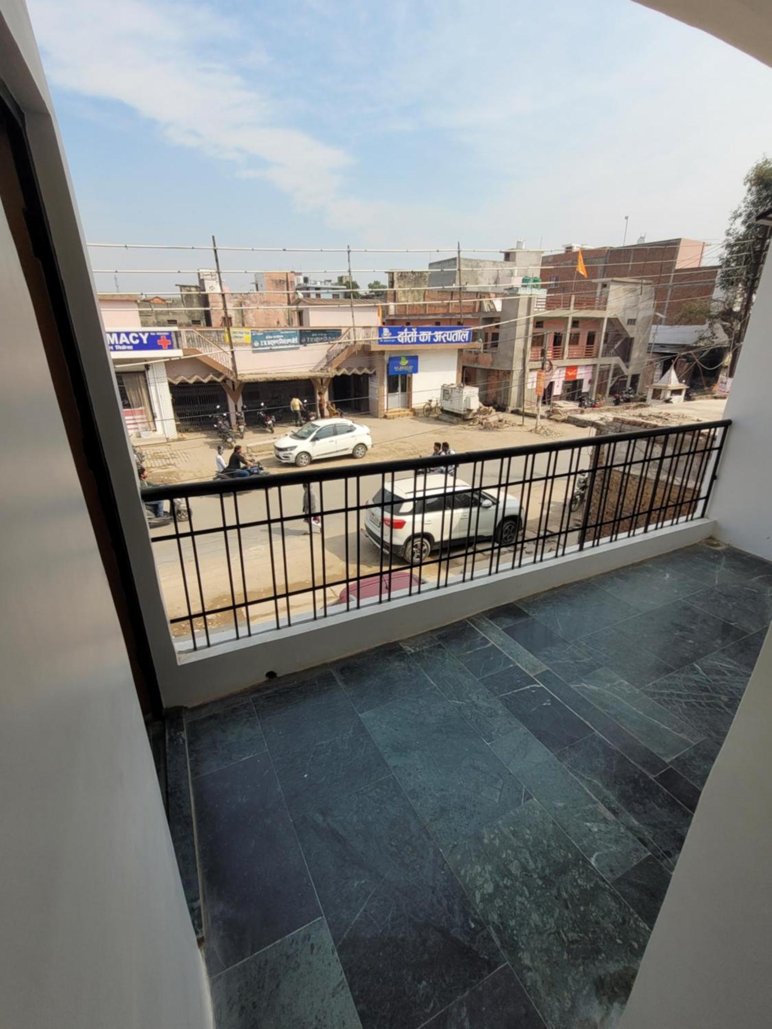 Hotel Pushpa Vatika Faizābād Exterior foto
