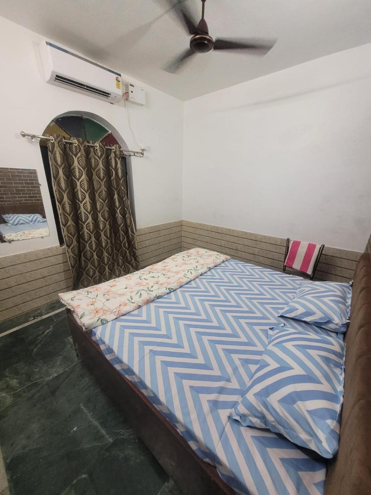 Hotel Pushpa Vatika Faizābād Exterior foto