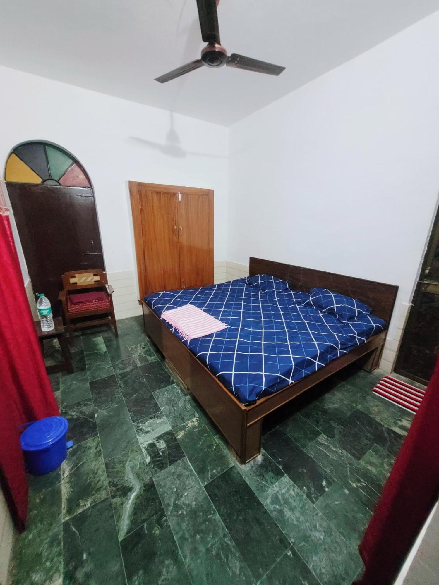 Hotel Pushpa Vatika Faizābād Exterior foto