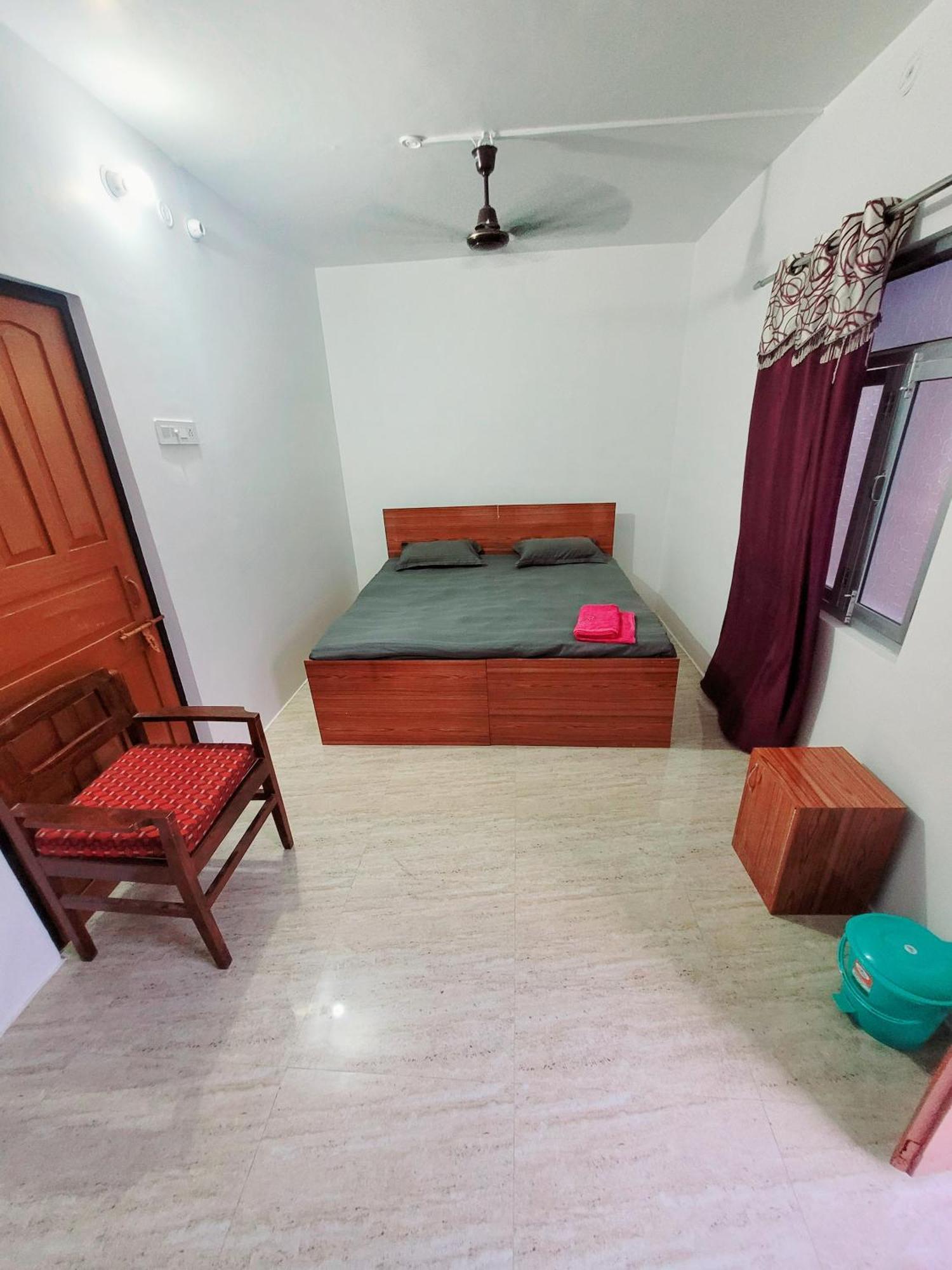Hotel Pushpa Vatika Faizābād Exterior foto